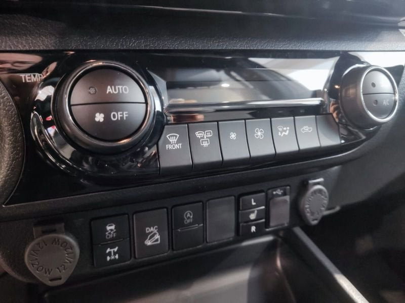 Toyota Hilux nuova a Vicenza (16)