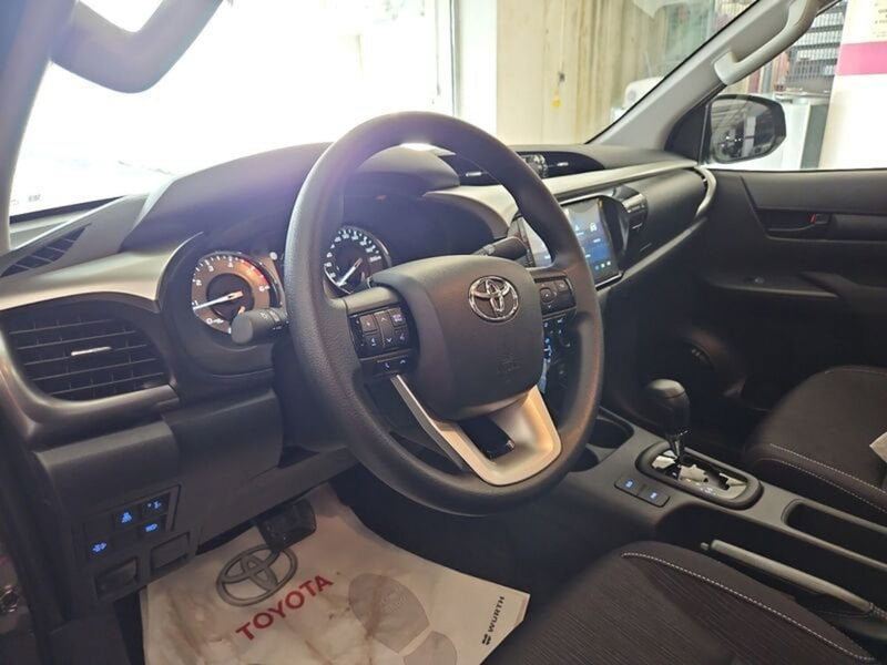 Toyota Hilux nuova a Vicenza (9)