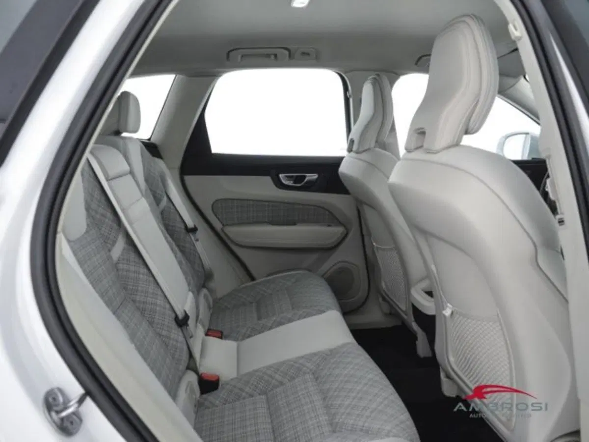 Volvo XC60 usata a Perugia (11)