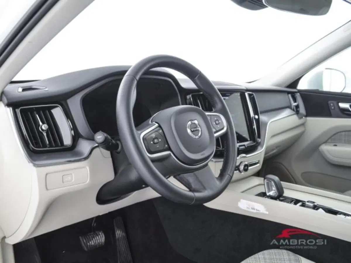 Volvo XC60 usata a Perugia (8)