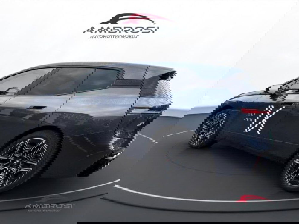 BMW iX usata a Perugia (4)