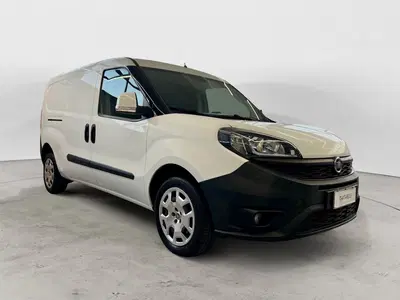 Fiat Dobl&ograve; Furgone cargo maxi 1.4 tjt 120cv LH1 Lounge del 2019 usata a Monopoli