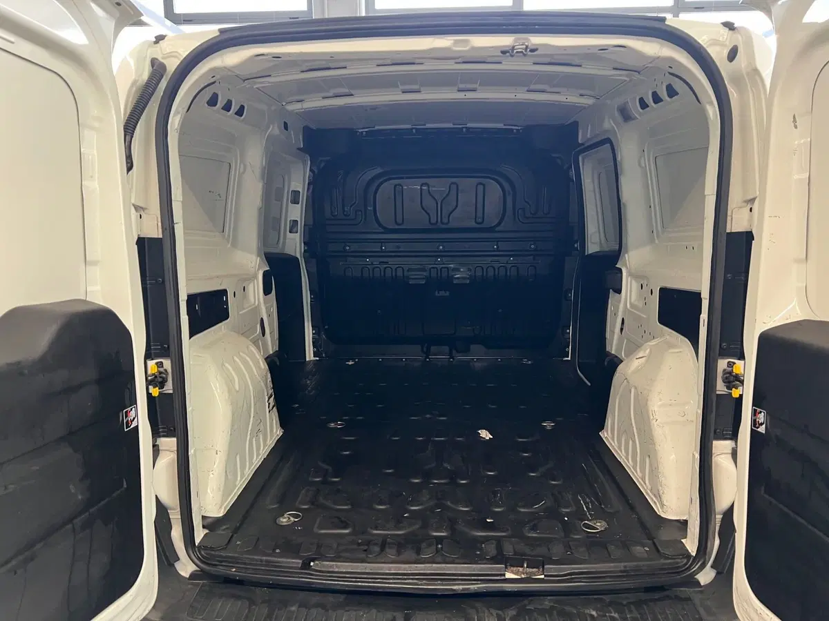 Fiat Doblò Furgone usata a Bari (9)