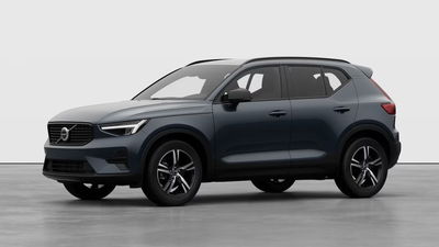 Volvo XC40 B3 automatico Plus Dark nuova a Como