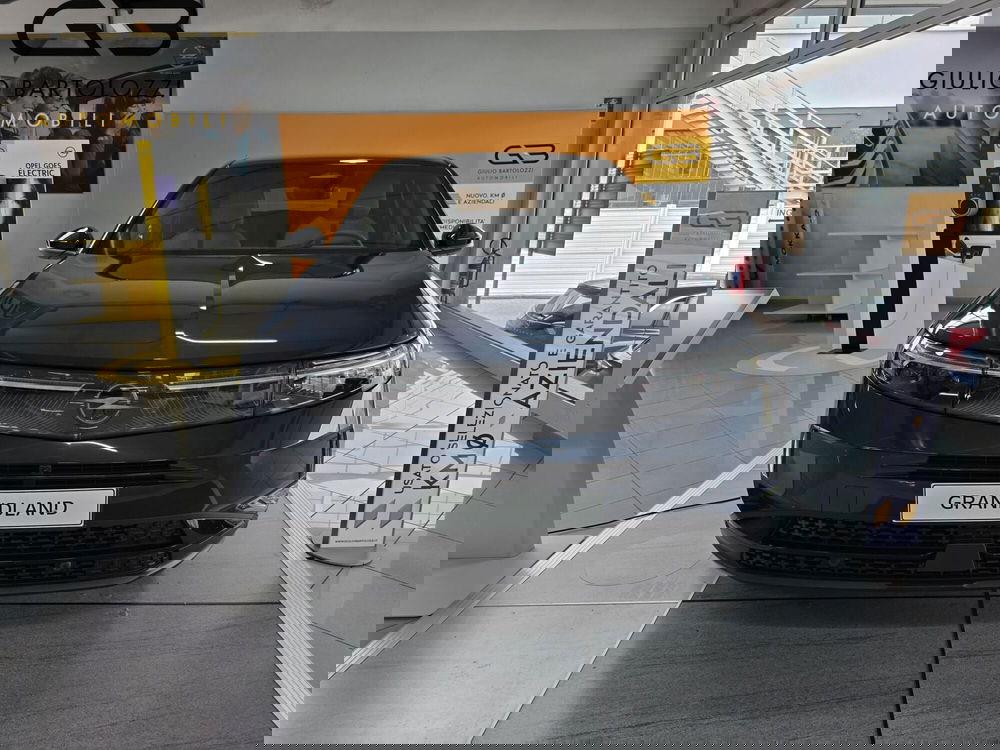 Opel Grandland nuova a Prato (2)