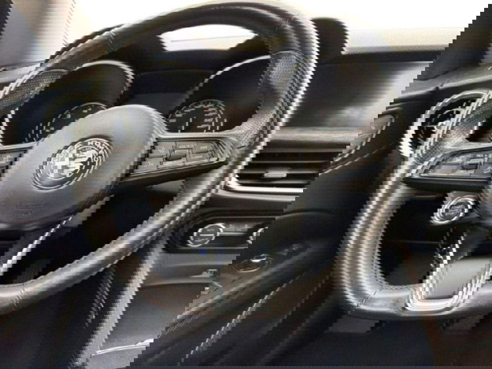 Alfa Romeo Stelvio usata a Lecce (12)