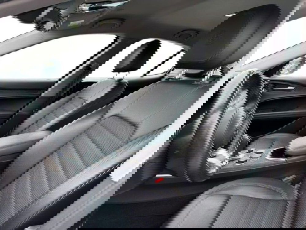 Alfa Romeo Stelvio usata a Lecce (14)