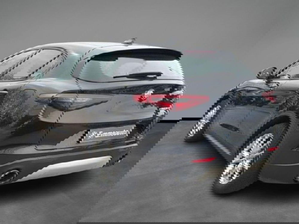 Alfa Romeo Stelvio usata a Lecce (3)