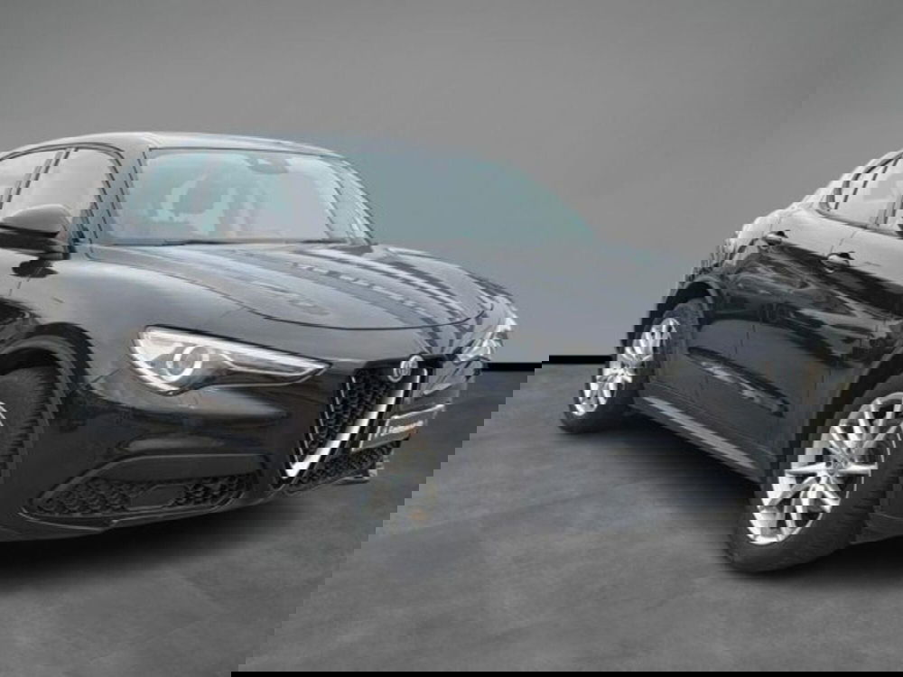 Alfa Romeo Stelvio usata a Lecce (6)