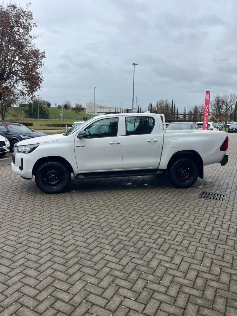 Toyota Hilux nuova a Perugia (2)