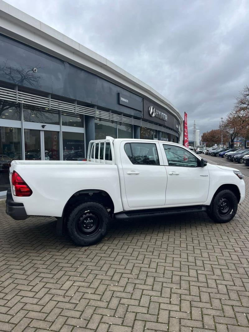 Toyota Hilux nuova a Perugia (3)