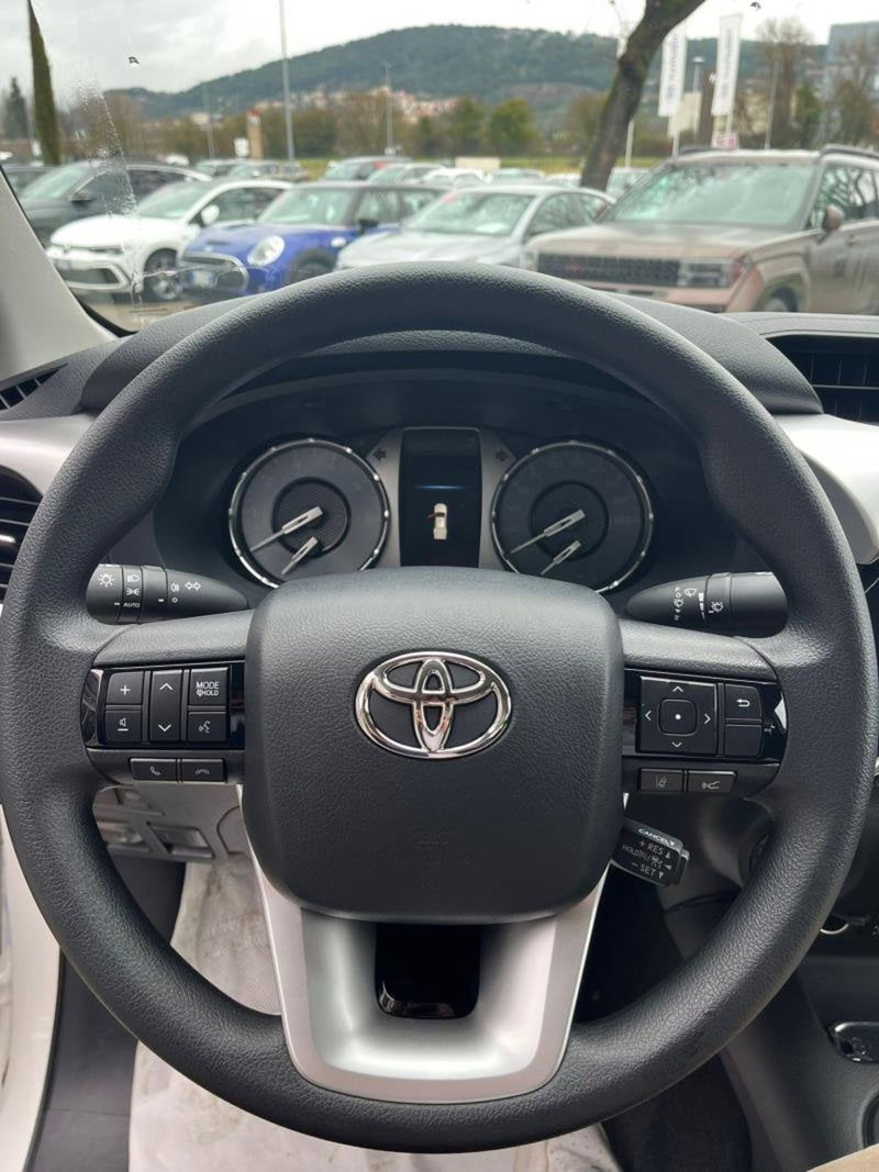 Toyota Hilux nuova a Perugia (9)
