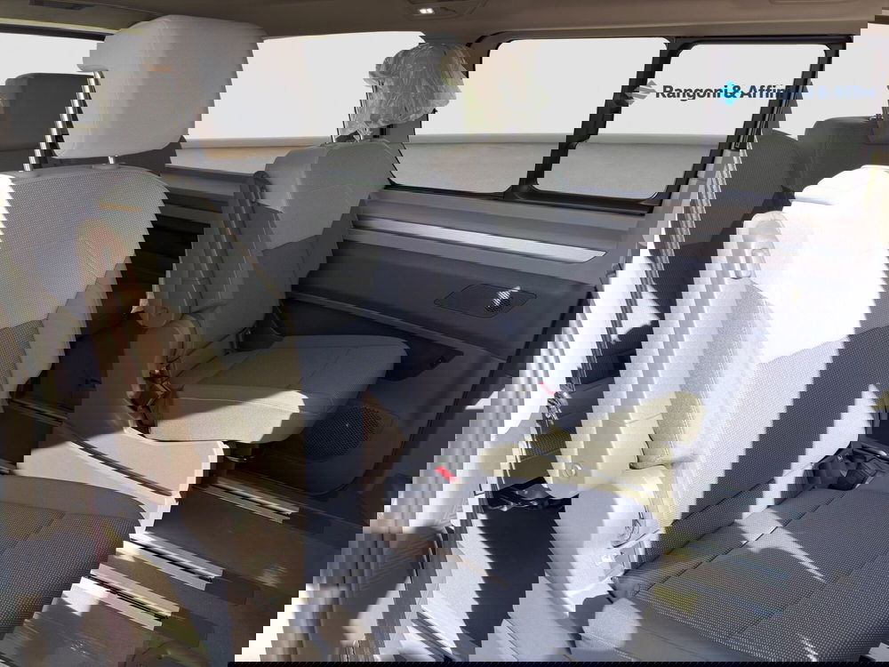 Volkswagen Multivan nuova a Brescia (16)