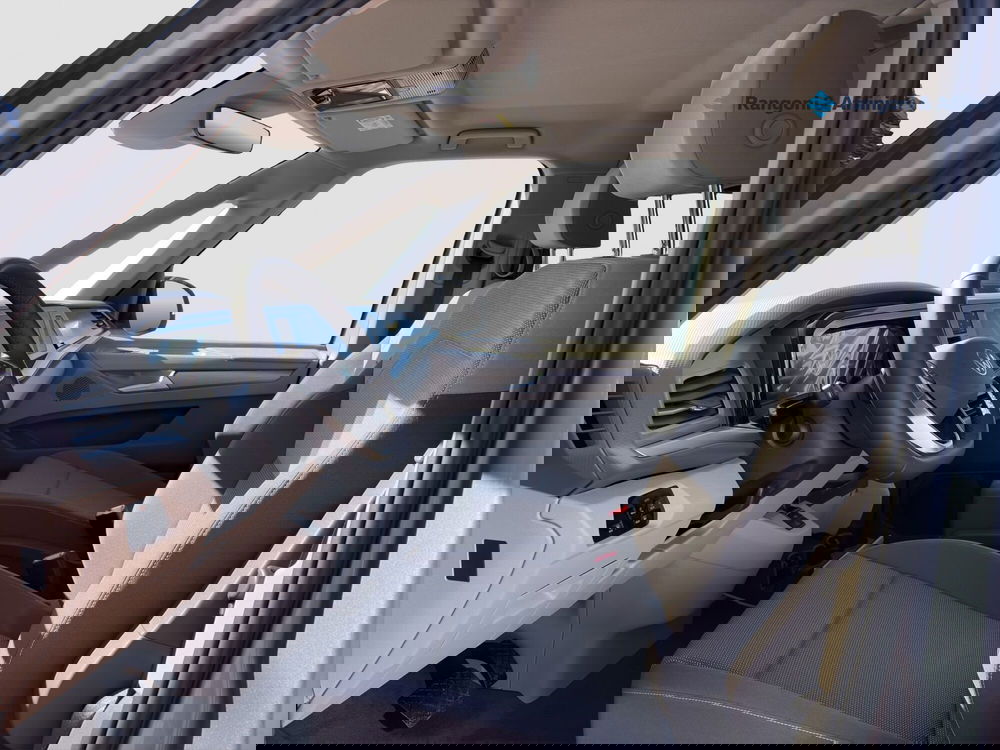 Volkswagen Multivan nuova a Brescia (9)