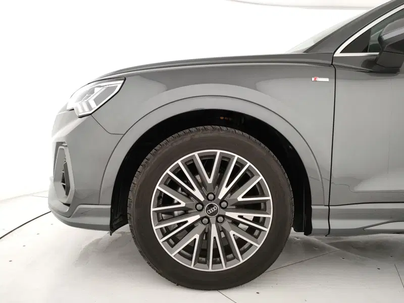 Audi Q3 nuova a Napoli (19)