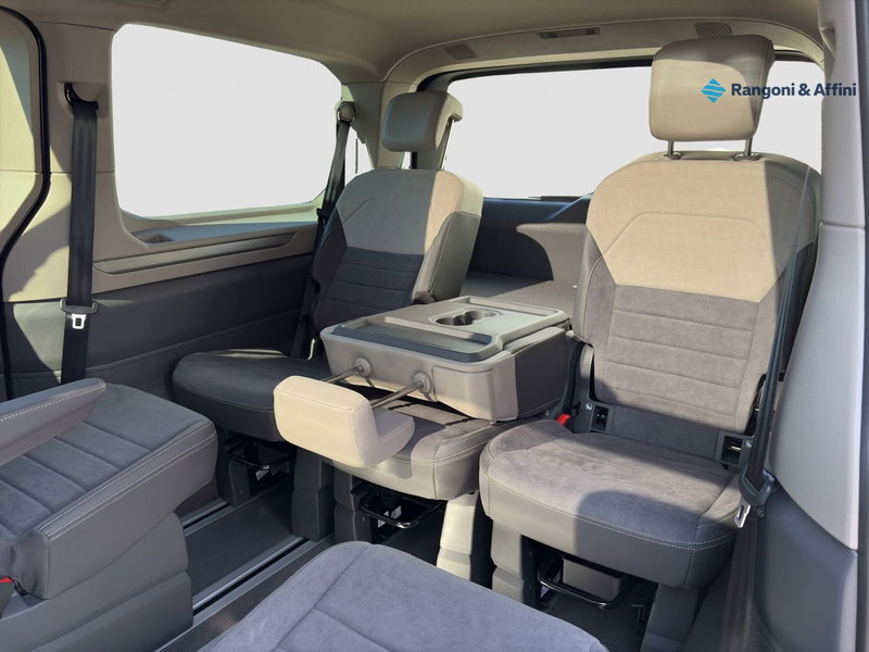 Volkswagen Multivan nuova a Brescia (12)