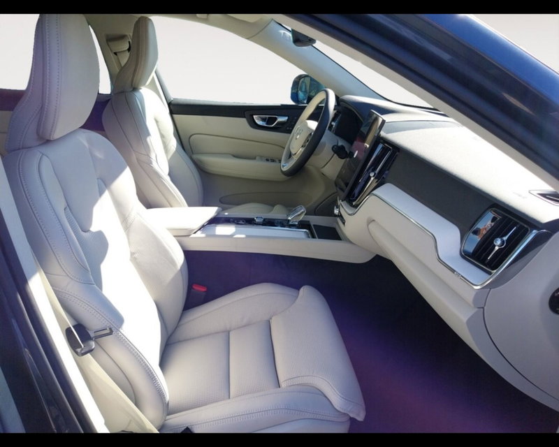 Volvo XC60 nuova a Bologna (14)