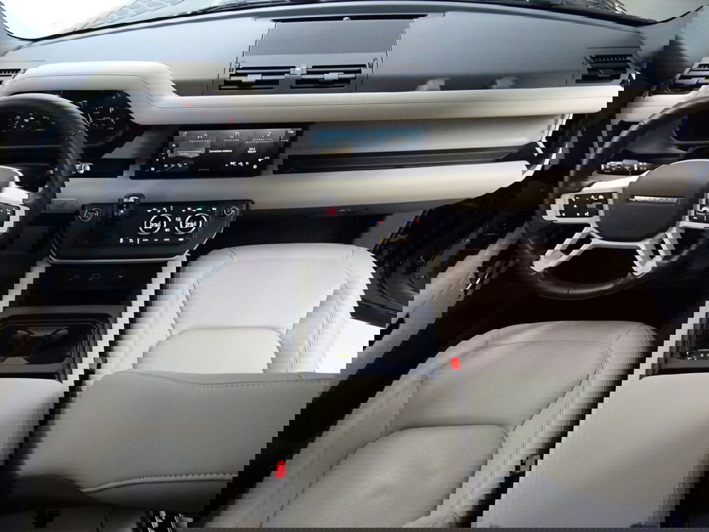 Land Rover Defender usata a Como (4)