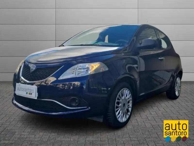 Lancia Ypsilon usata a Salerno