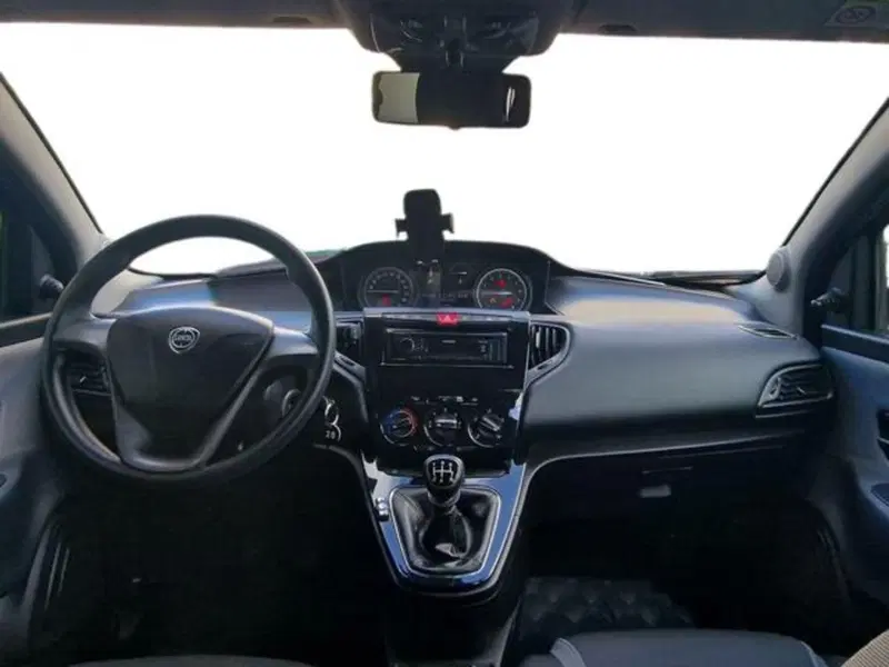 Lancia Ypsilon usata a Salerno (12)