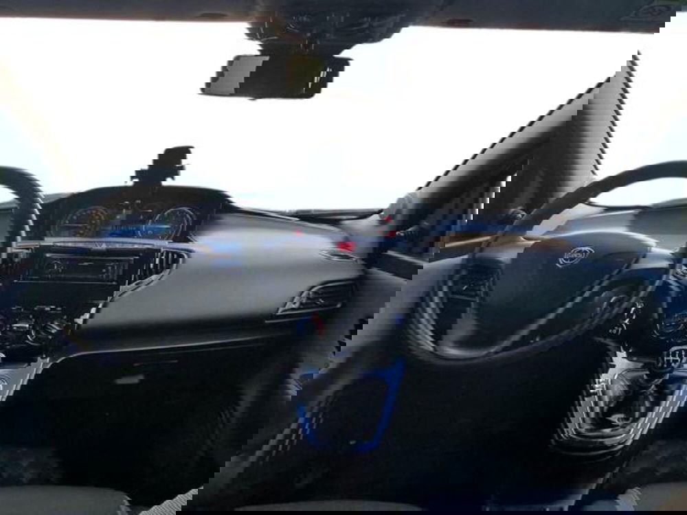 Lancia Ypsilon usata a Salerno (12)