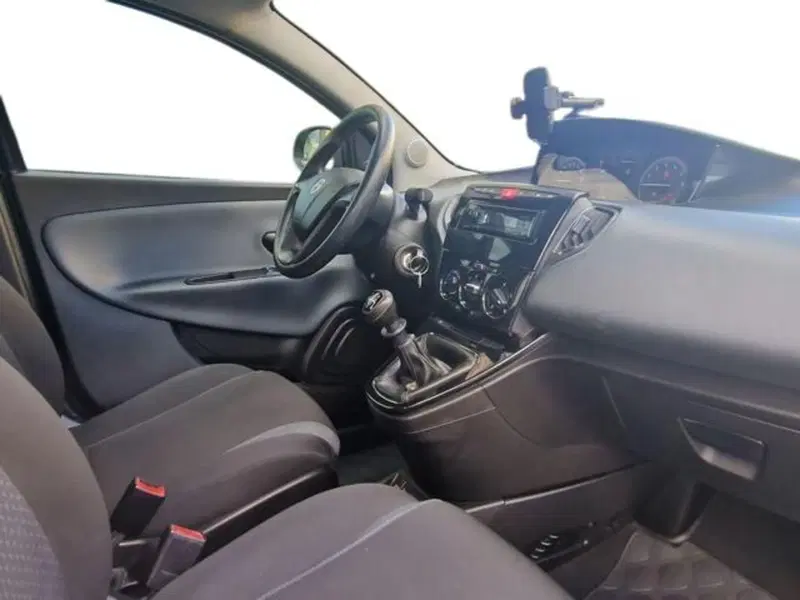 Lancia Ypsilon usata a Salerno (13)