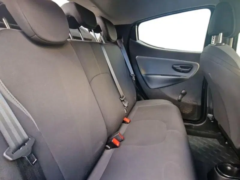 Lancia Ypsilon usata a Salerno (14)