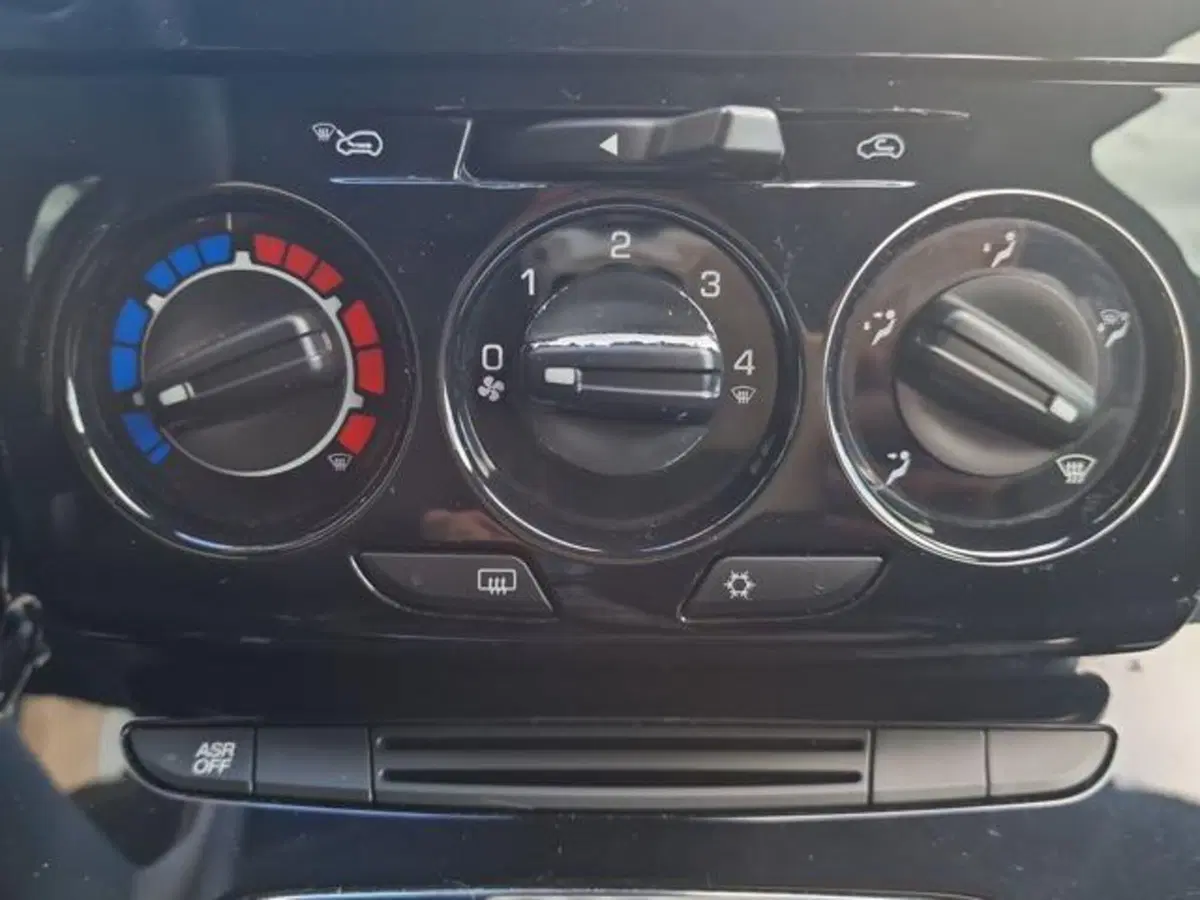 Lancia Ypsilon usata a Salerno (18)