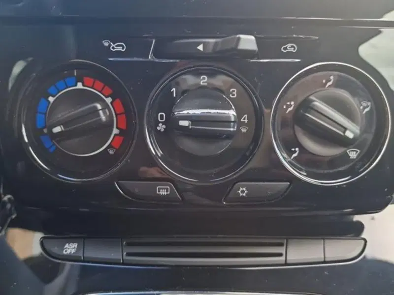 Lancia Ypsilon usata a Salerno (18)