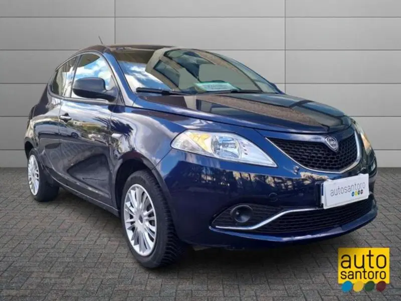 Lancia Ypsilon usata a Salerno (2)