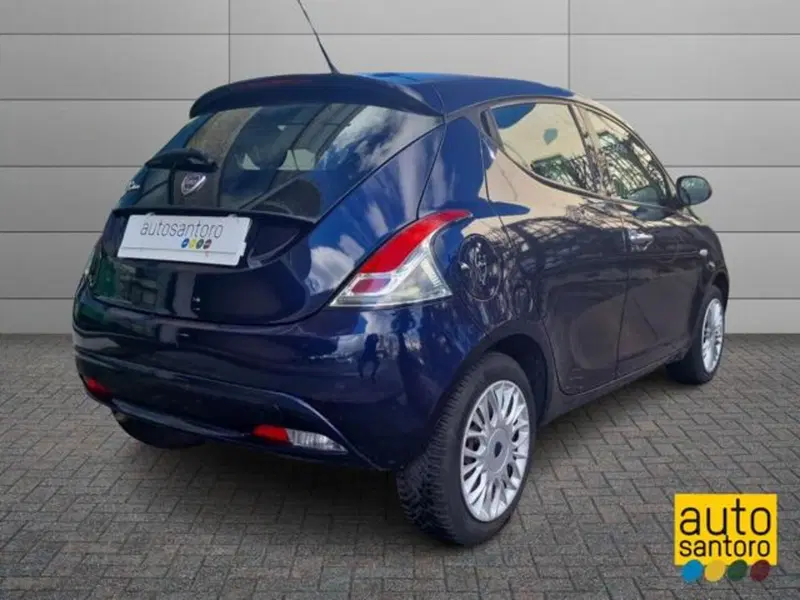 Lancia Ypsilon usata a Salerno (3)