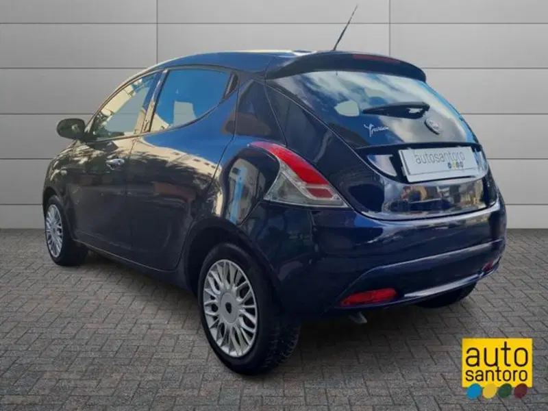 Lancia Ypsilon usata a Salerno (4)