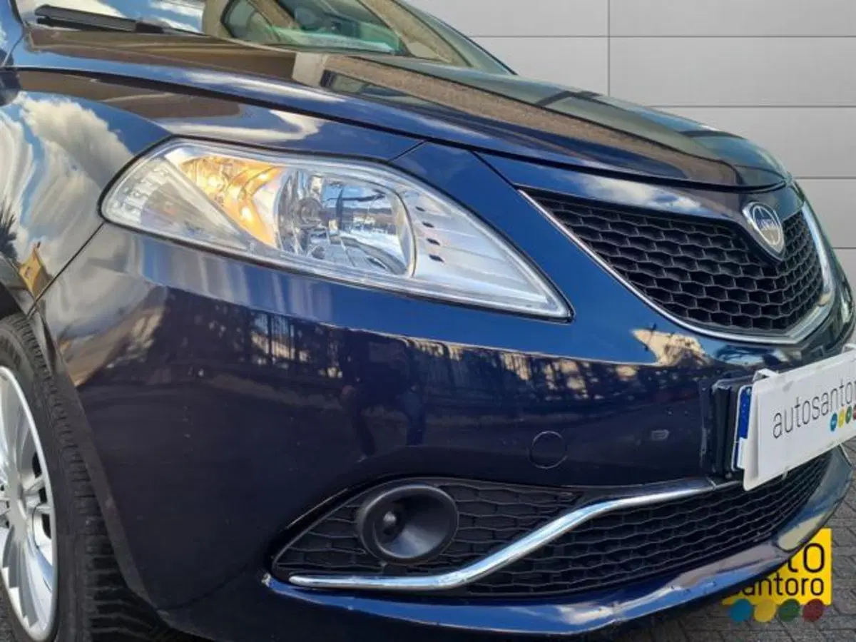 Lancia Ypsilon usata a Salerno (8)