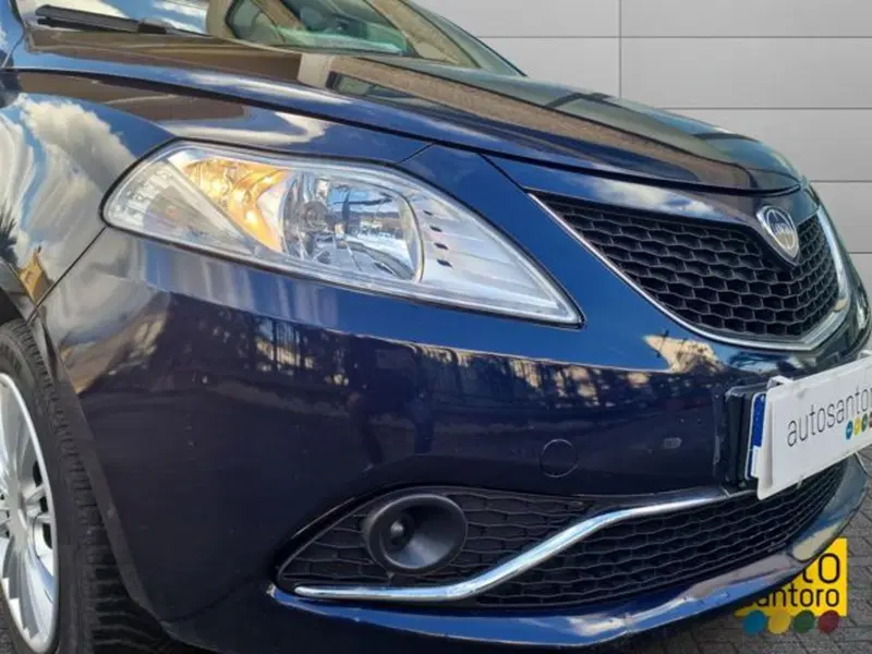 Lancia Ypsilon usata a Salerno (8)