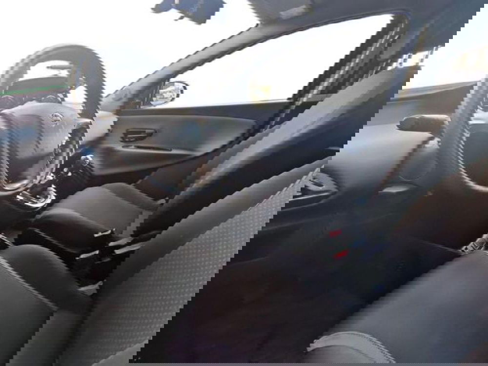 Lancia Ypsilon usata a Salerno (9)