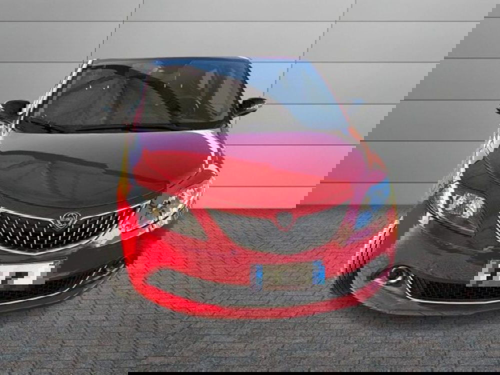 Lancia Ypsilon usata a Roma (12)