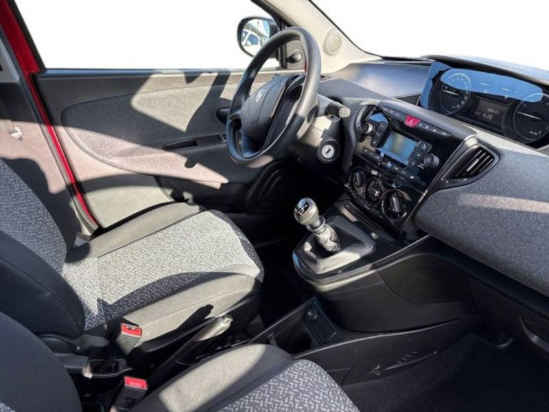 Lancia Ypsilon usata a Roma (15)