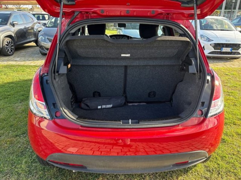 Lancia Ypsilon usata a Roma (6)