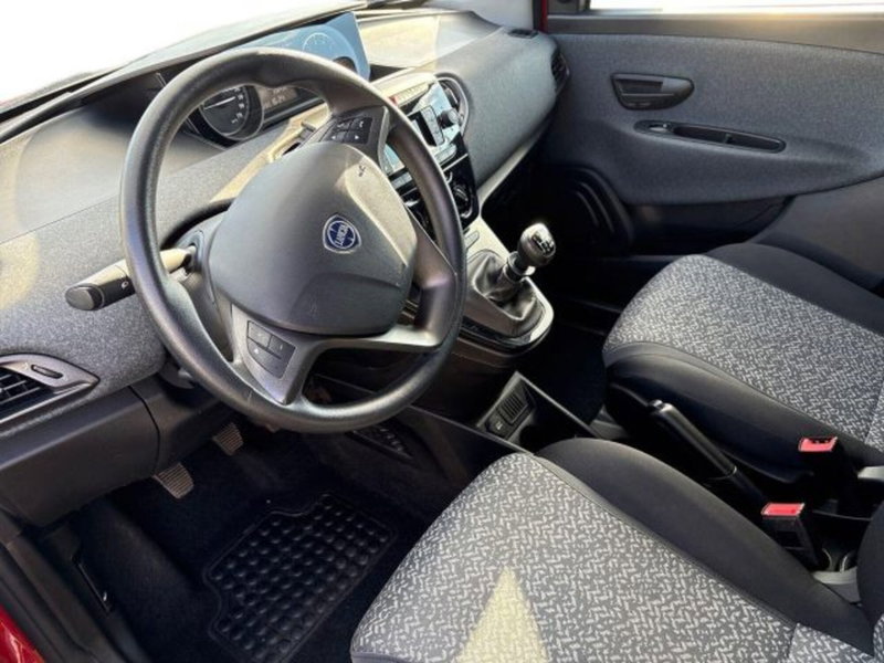 Lancia Ypsilon usata a Roma (7)