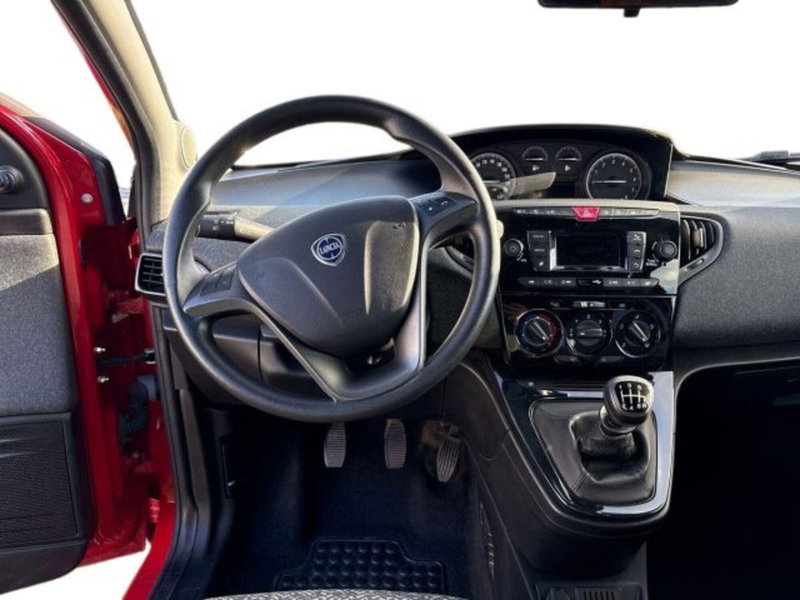 Lancia Ypsilon usata a Roma (8)