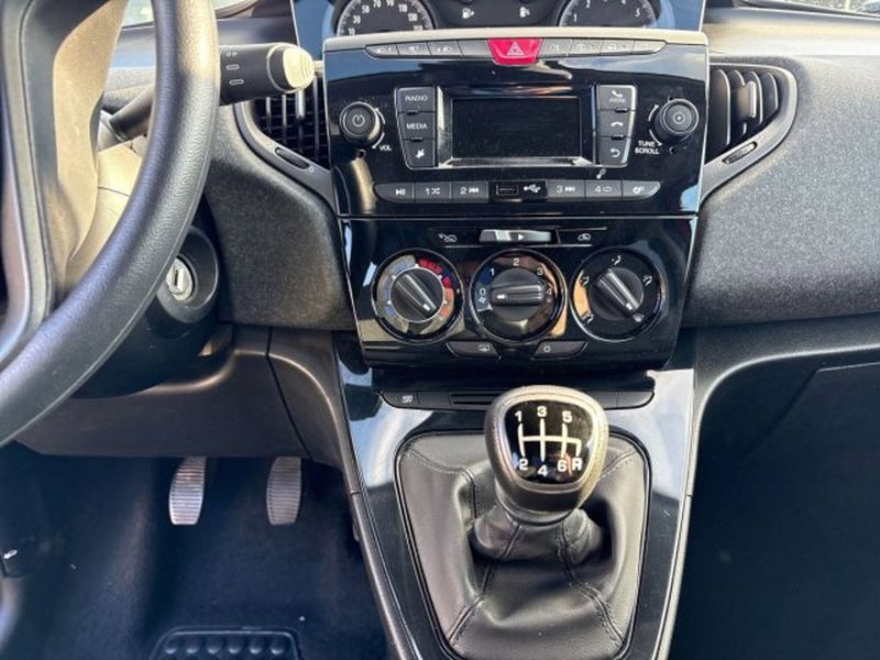 Lancia Ypsilon usata a Roma (10)