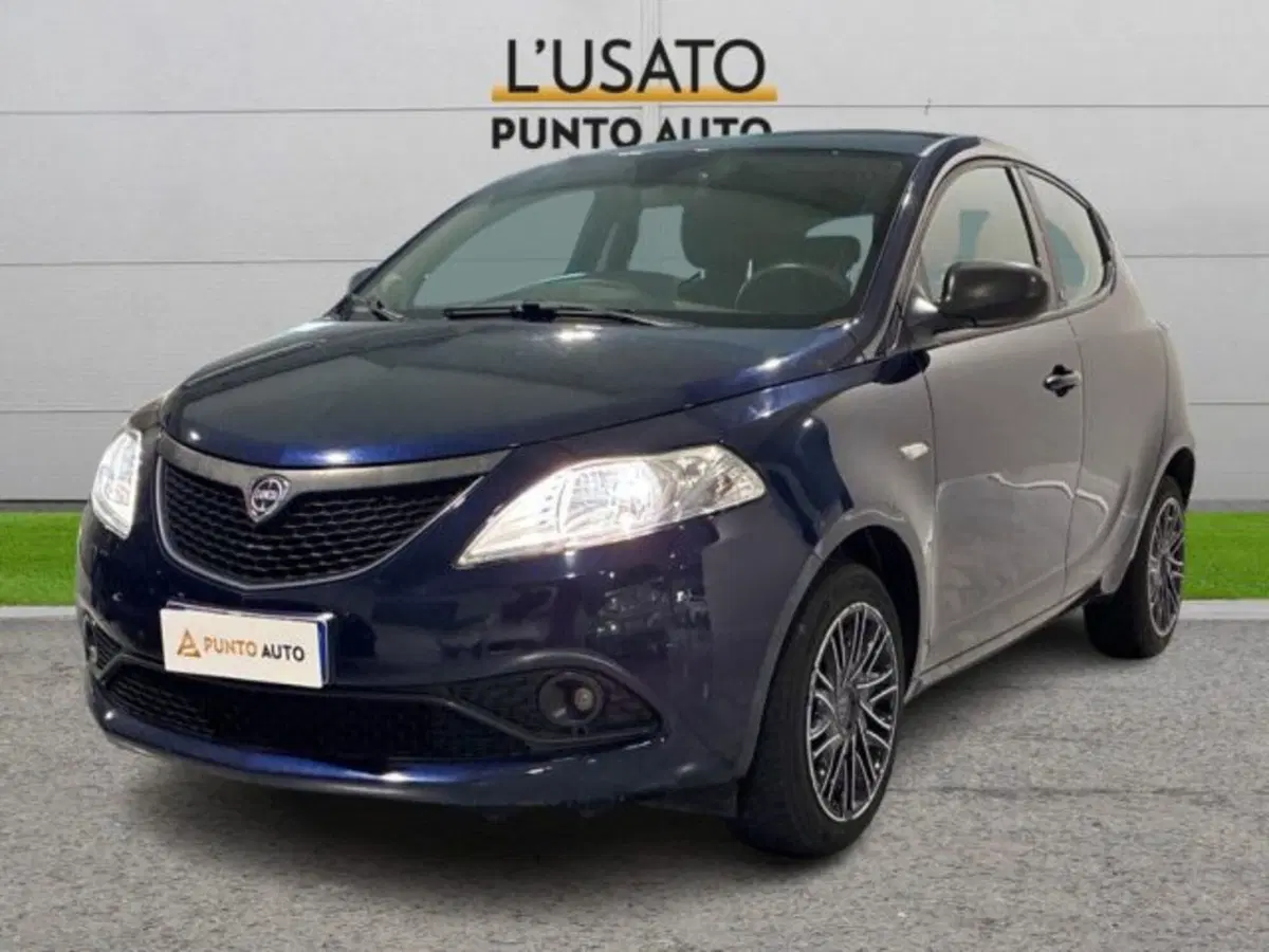 Lancia Ypsilon usata a Ancona
