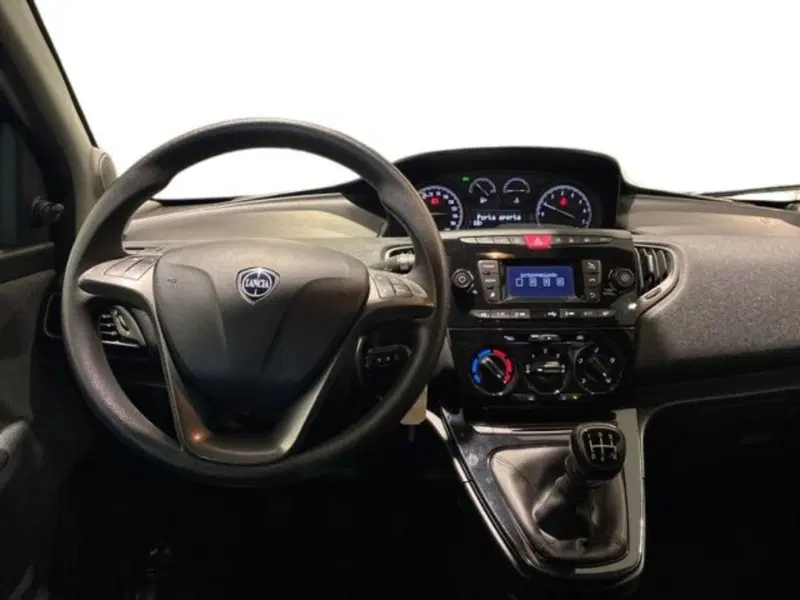 Lancia Ypsilon usata a Ancona (10)