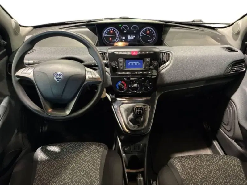 Lancia Ypsilon usata a Ancona (11)