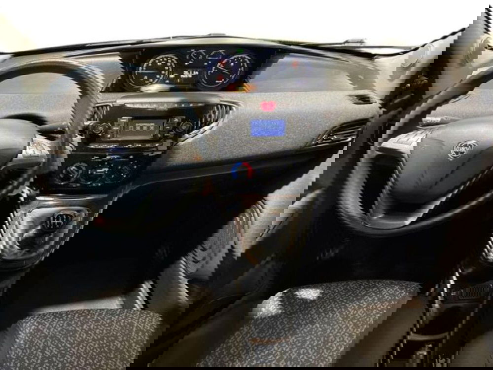 Lancia Ypsilon usata a Ancona (11)