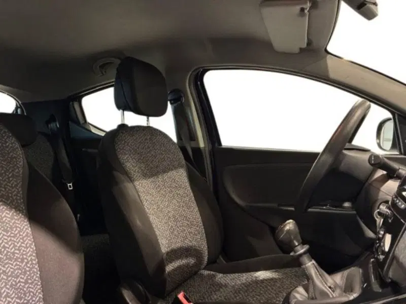 Lancia Ypsilon usata a Ancona (16)