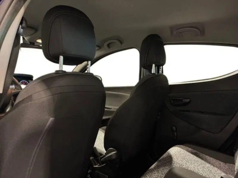 Lancia Ypsilon usata a Ancona (17)