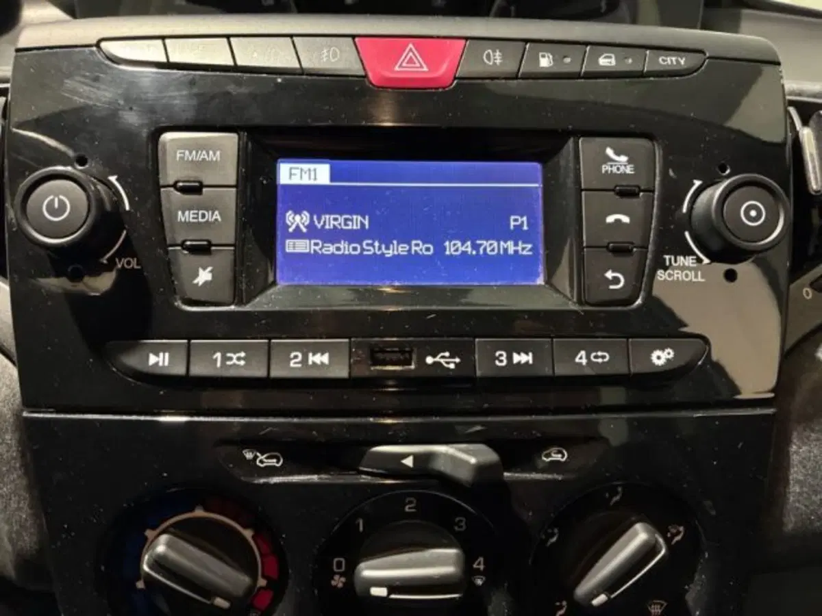 Lancia Ypsilon usata a Ancona (19)