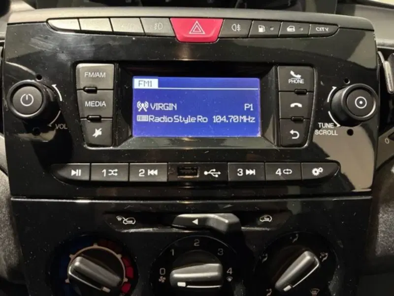 Lancia Ypsilon usata a Ancona (19)
