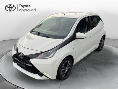 Toyota Aygo 1.0 VVT-i 69 CV 3 porte x-play MMT del 2015 usata a Como